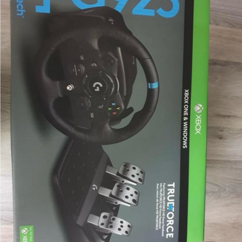 Logitech G923 Racing Wheel for Xbox and PC - Black